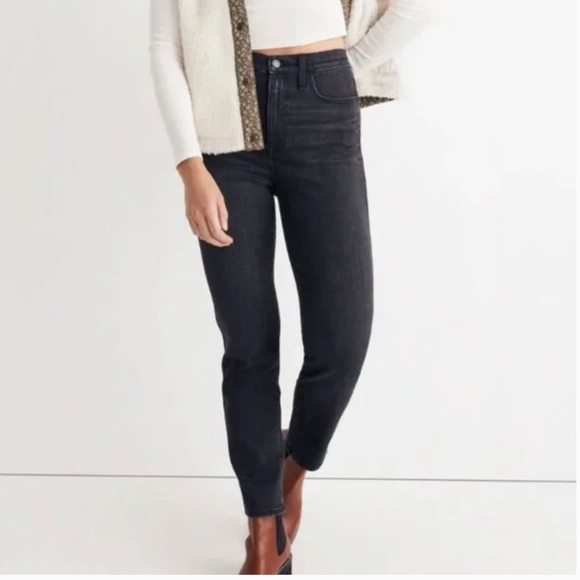 Madewell Denim - Madewell Slim Straight Leg in black "Richgrove Wash" Size 28 Tall